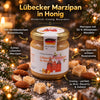Lübecker Marzipan Honig im Glas mit norddeutschem Blütenhonig und echtem Lübecker Marzipan, winterlich inszeniert