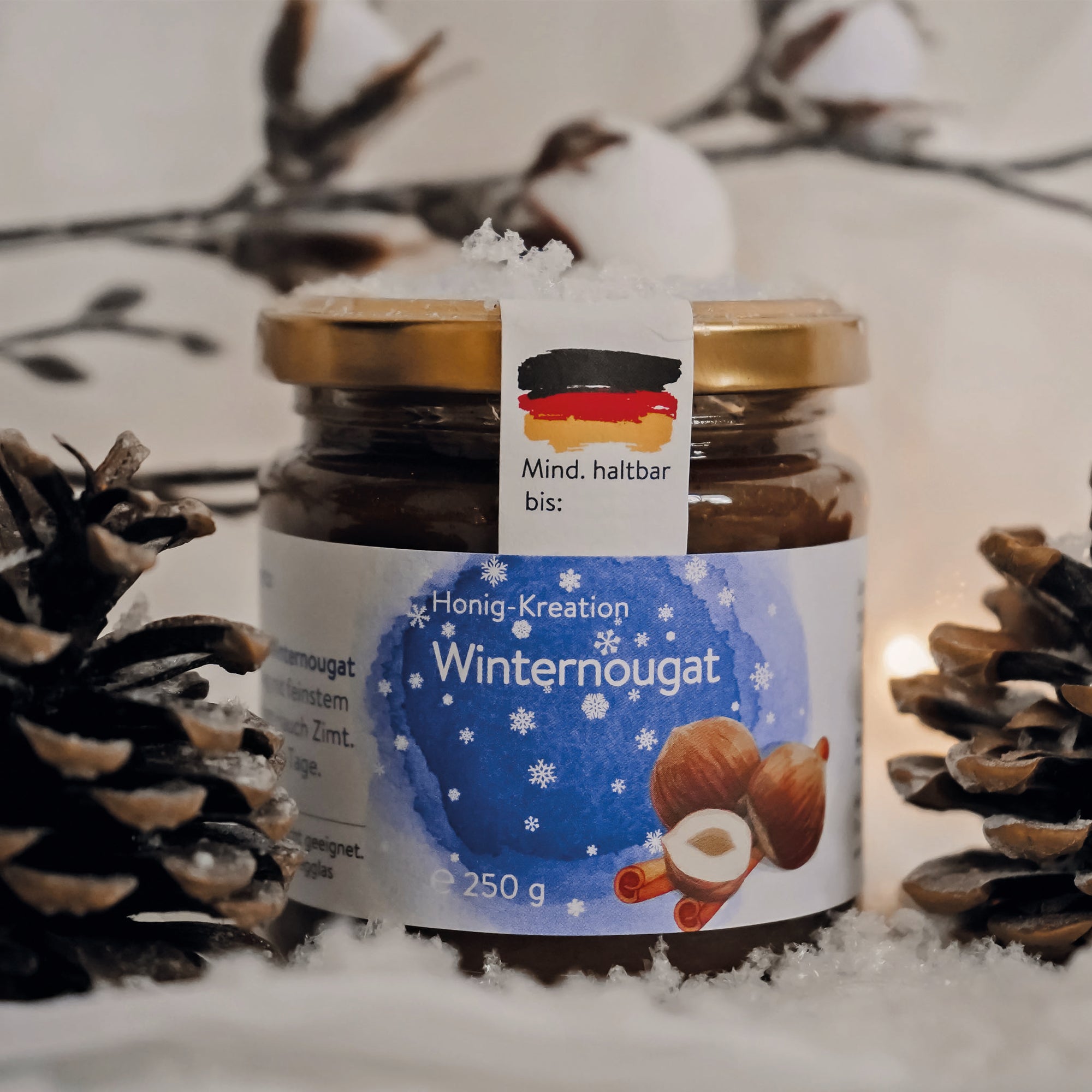 Glas Hanse Honig Winternougat – Blütenhonig mit Haselnussmus und Ceylon-Zimt, cremig gerührt, 250 g, handgemachte Winteredition.